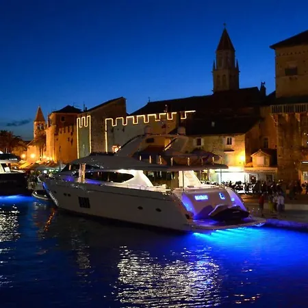Bonaria Trogir
